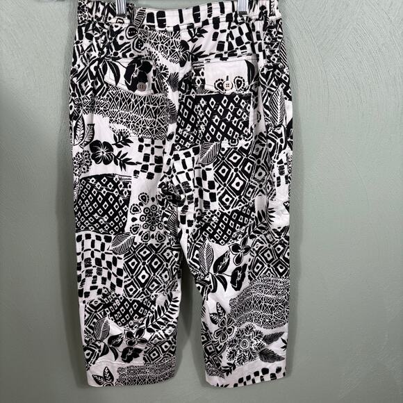 Chico's Women's Size 1 Medium Black and Whire Floral Geometric Capri Crop Pants - Picture 2 of 11